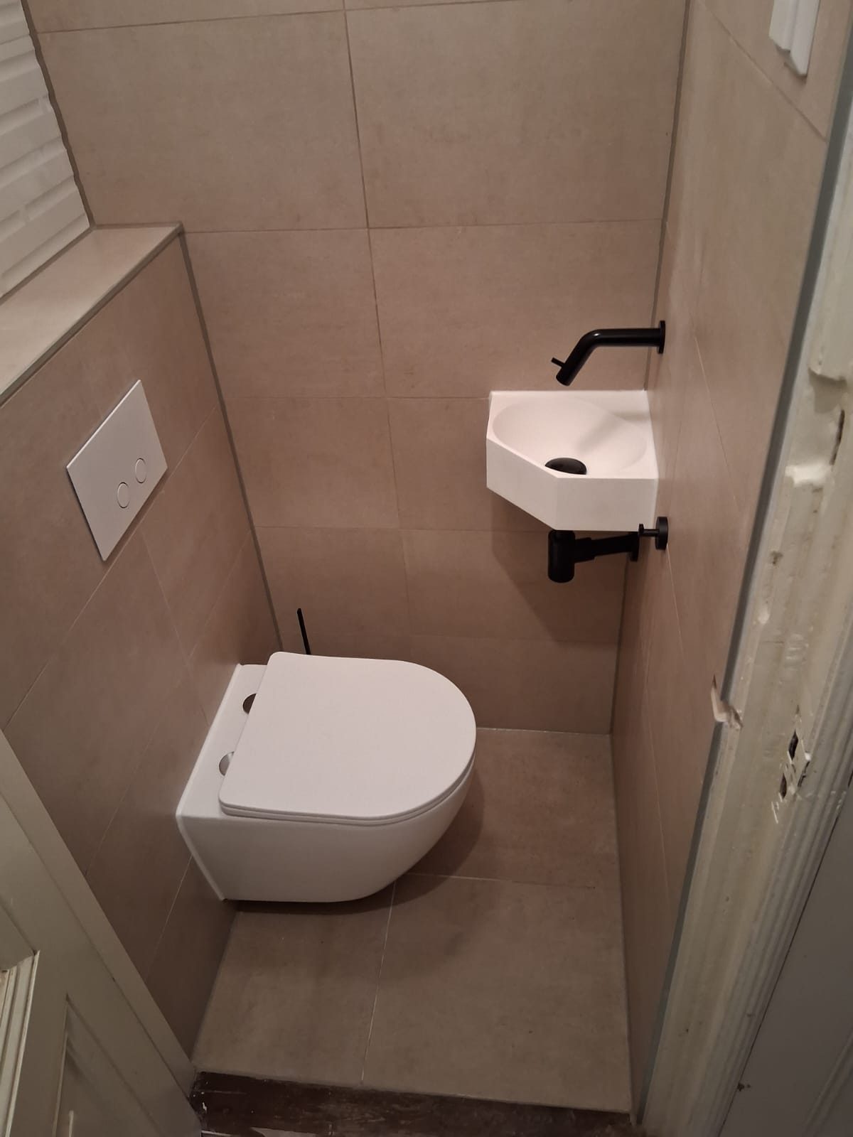 Toilet renovatie door Tegelwerk Bakker
