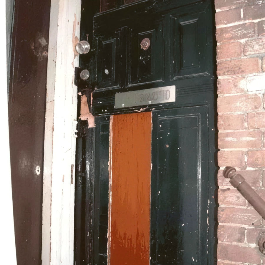 Voordeur na inbraakherstel